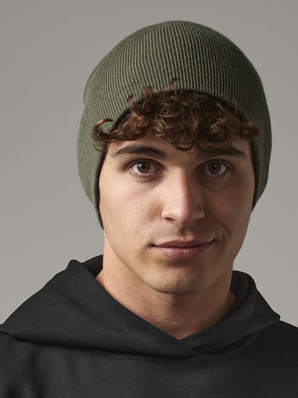 Two-tone pull-on beanie