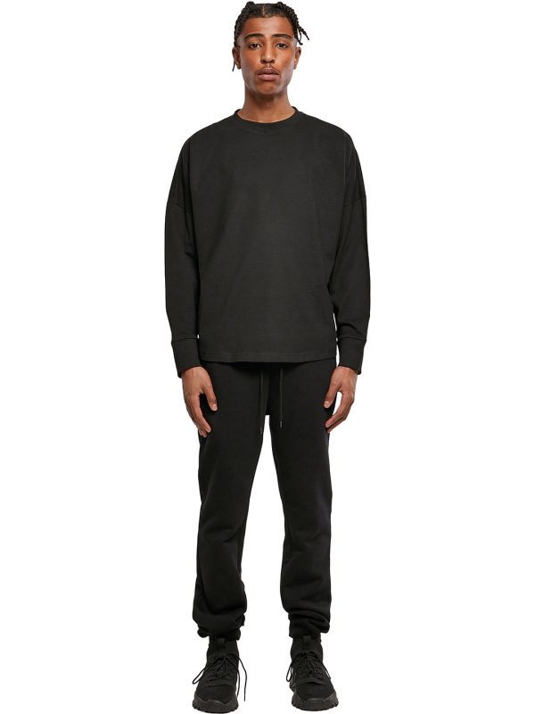 Oversize cut on sleeve long sleeve