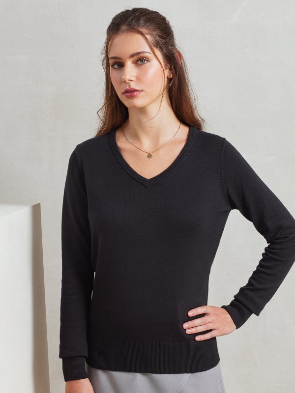 Women's v-neck knitted sweater