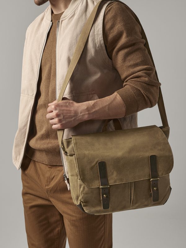 Heritage waxed canvas messenger